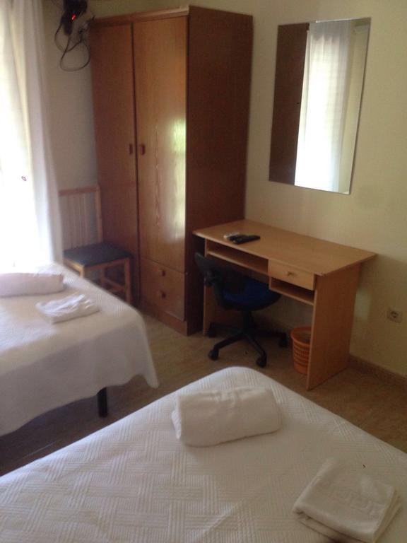 Hostal Jose Luis Брунете Екстериор снимка